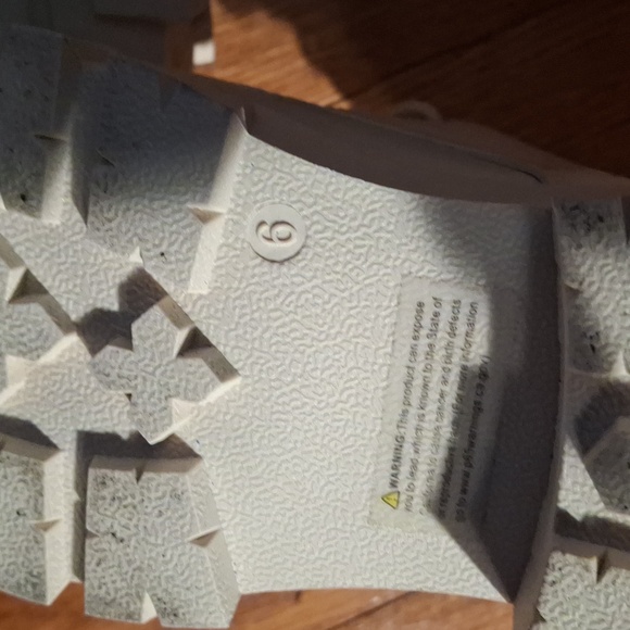 Stylish Tan Boots with Gold Chain - Picture 8 of 9